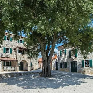 Vila Antonci-18, Pool, 3 Houses, Jacuzzi, Private Territory, Antonci (Porec)