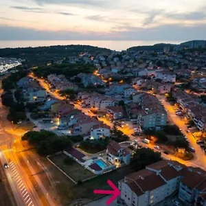 https://superb-4-star-barbieri-apartment.pula-hotels.org